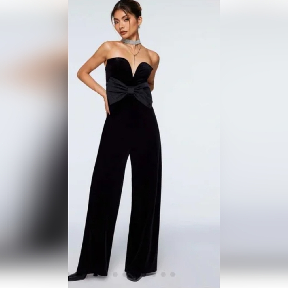 Cider Black Strapless Velvet Jumpsuit with Bow Waist